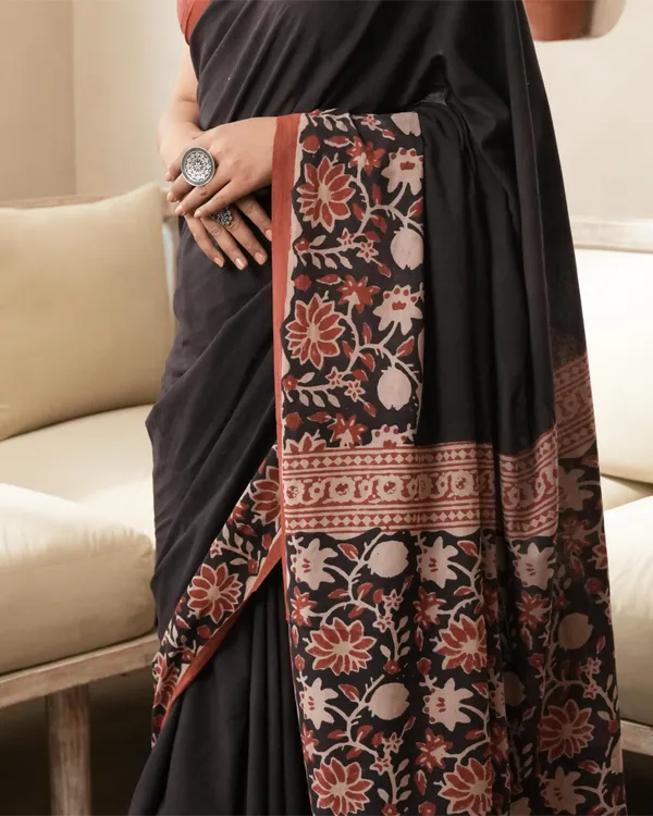 Black_Cotton_Floral_Jaal_Border_Print_Mulmul_Saree_For_Women